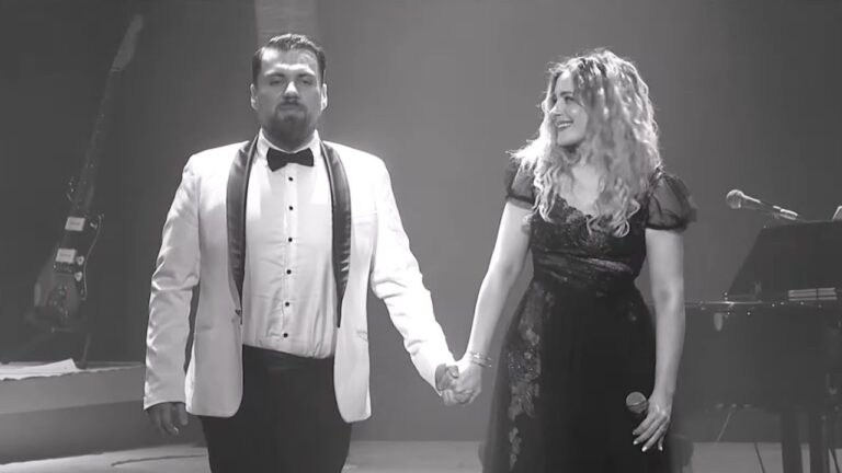 Νατάσσα-Μποφίλιου-Εν-Λευκώ-Live